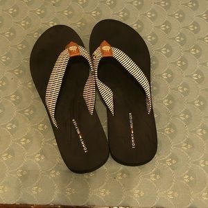 Tommy Hilfiger flip flop thong sandals size 6